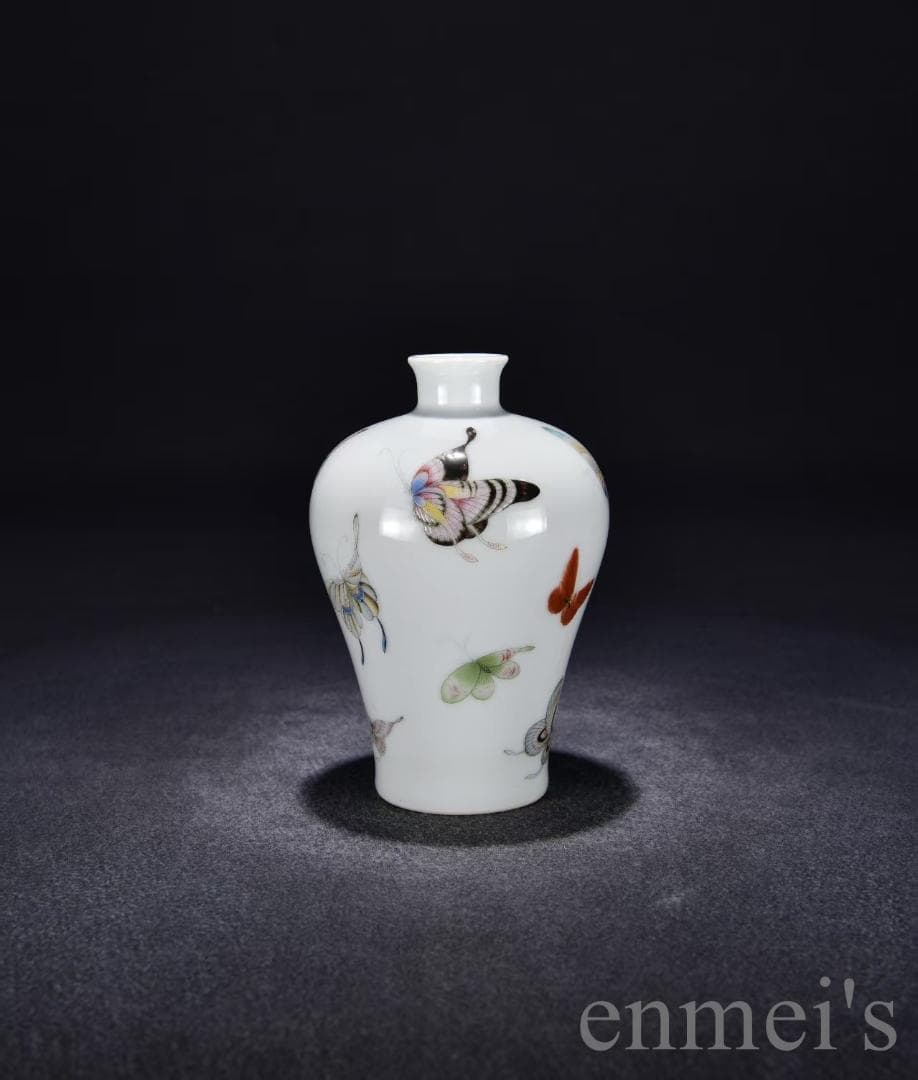 中国古美術・旧蔵・大清雍正紋・粉彩彩蝶図梅瓶・花瓶・白磁・古陶磁器・賞物・時代物