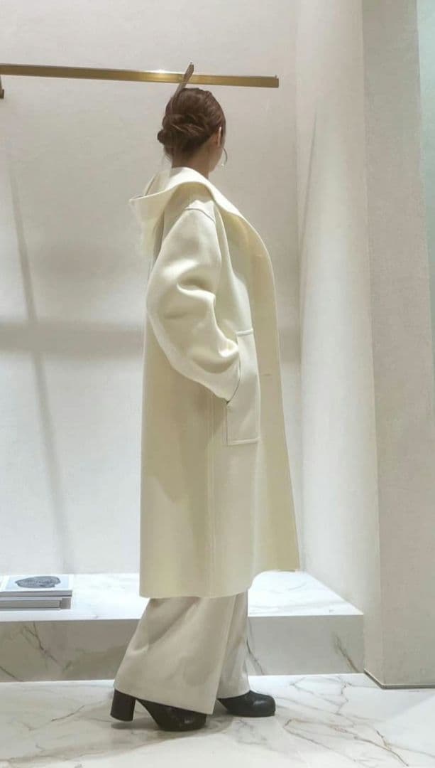 新春に大活躍✨️アルアバイル❤️ フード付き ロングコート ホワイト