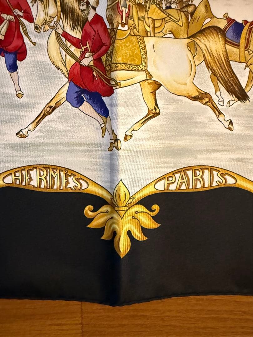 エルメス　カレ　シルク製馬と騎士デザインスカーフ　箱付き