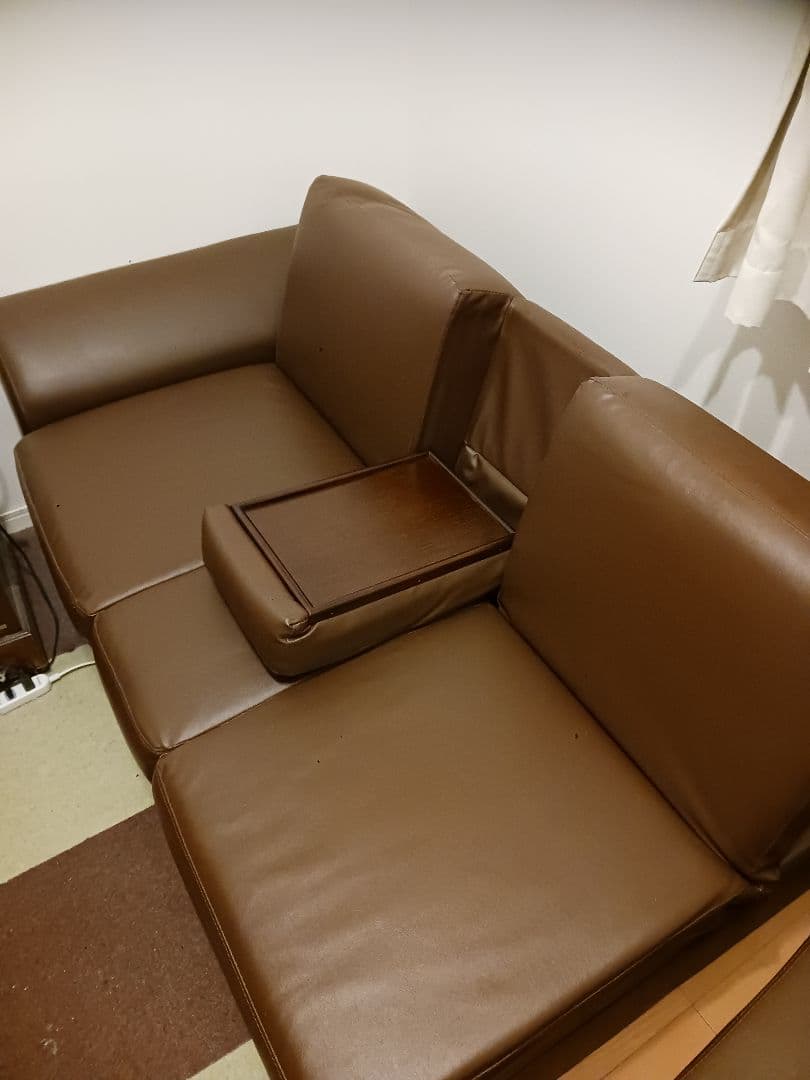 ブラウン ソファベッド センターコンソール付き、収納スペース付き