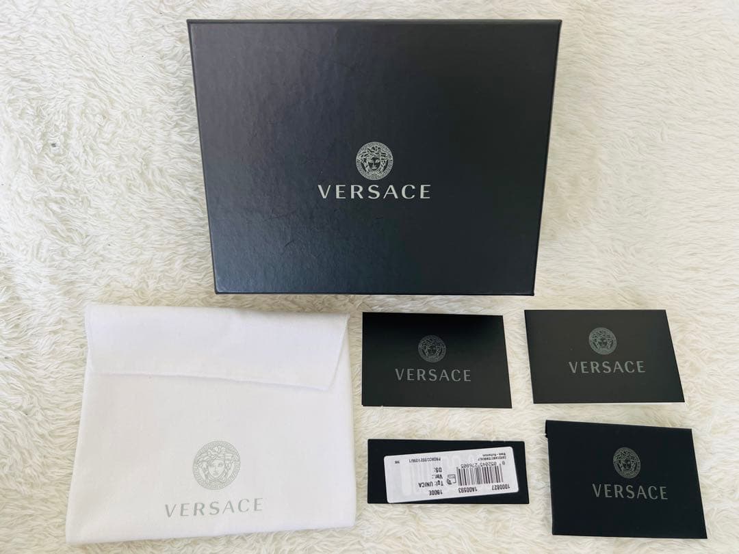 【極美品】ヴェルサーチ Vロゴ オールレザー カードケース ロゴ金具 ブラック