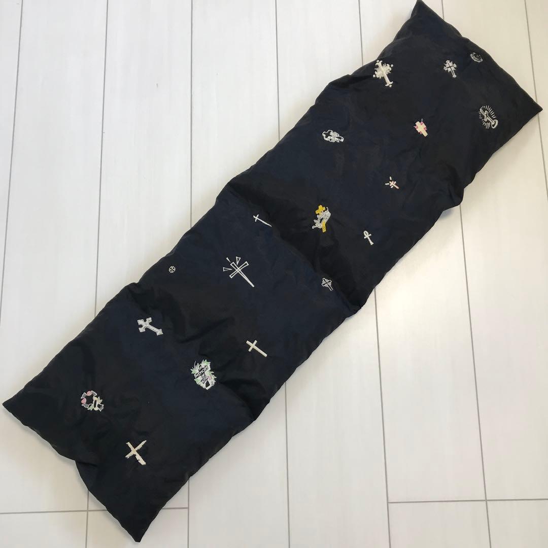 ブランド古着！FACETASM ダウンマフラー 十字架 刺繍 デザイン ブラック