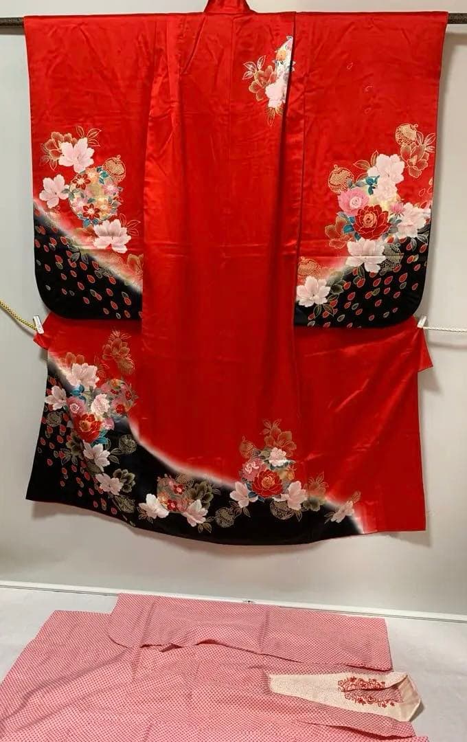 七五三　７才お嬢様　正絹　晴れ着　振袖　長襦袢　赤と黒バラの花図