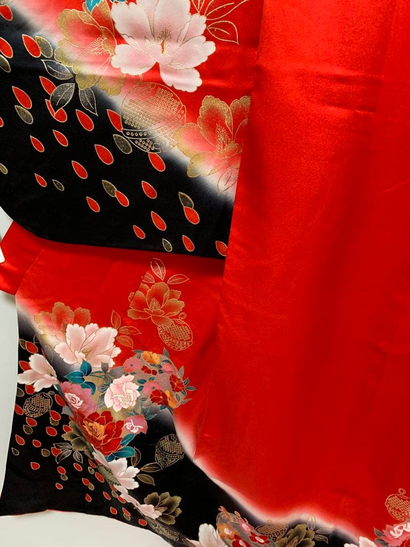 七五三　７才お嬢様　正絹　晴れ着　振袖　長襦袢　赤と黒バラの花図