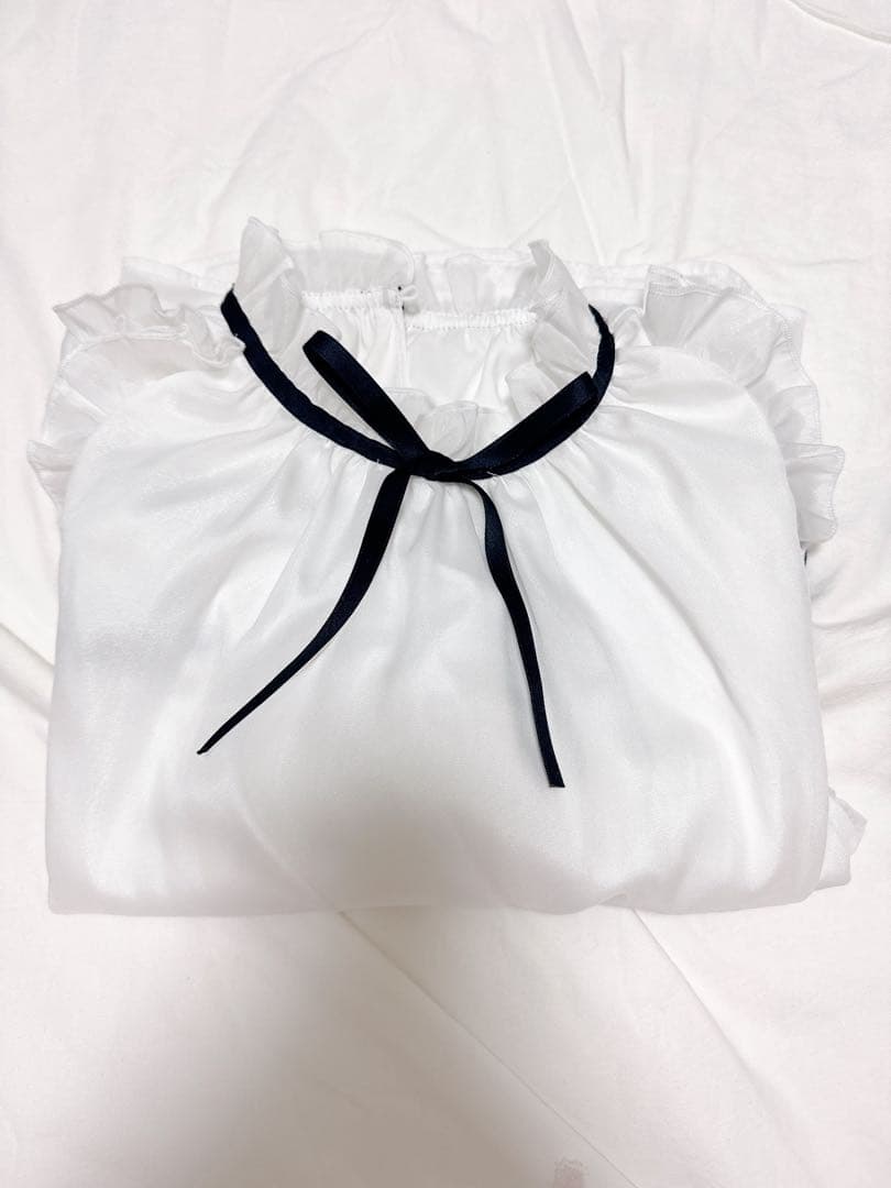 ロゼミューズ shoulder frills blouse ホワイト
