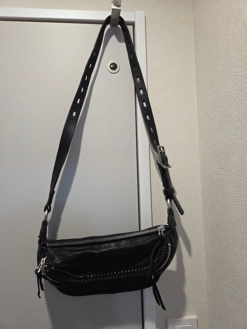 ケムリ ブラック ボディバッグ