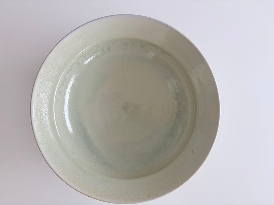 余宮隆さんの淡いグリーンの大皿