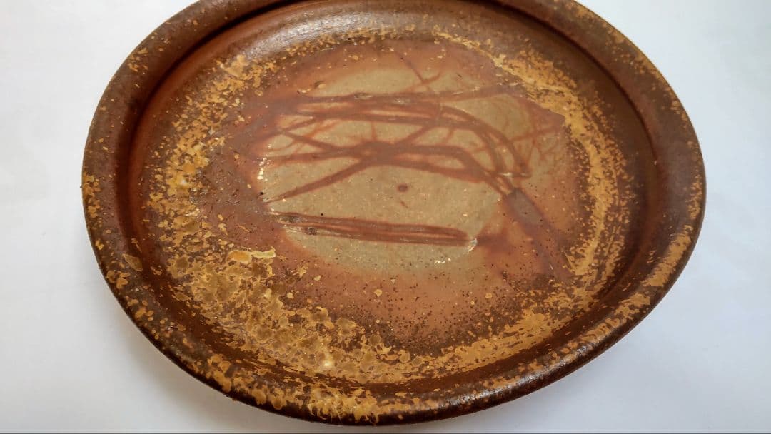 緑色波型皿と茶色平型皿セット