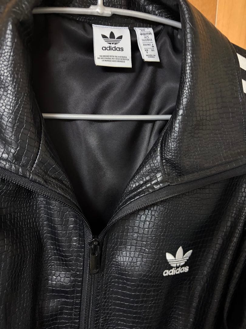 adidasフェイクレザー ジャケット M レディース