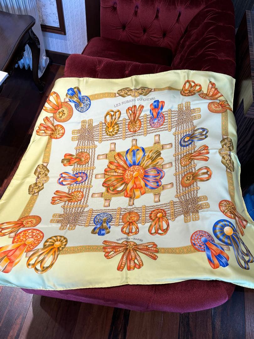 HERMES エルメス カレ90 馬のリボン飾り スカーフ