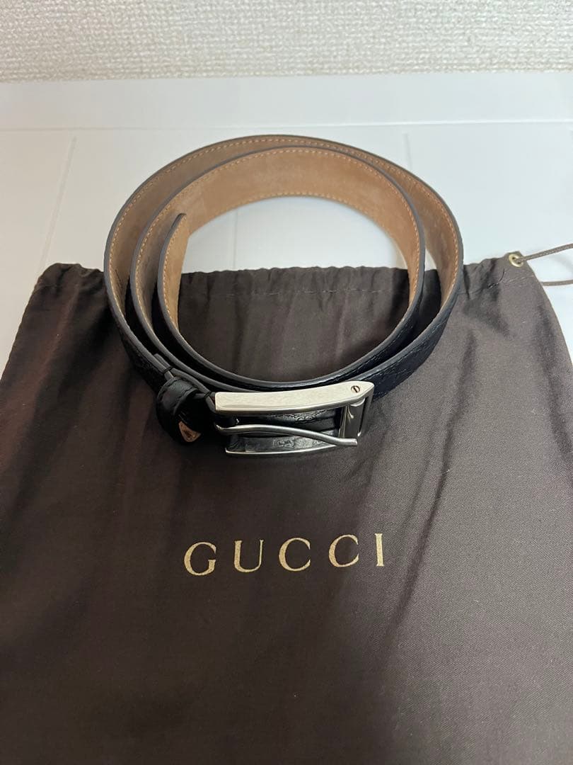 ハ*ー様 GUCCI ブラックレザーベルト 281798 8MJN