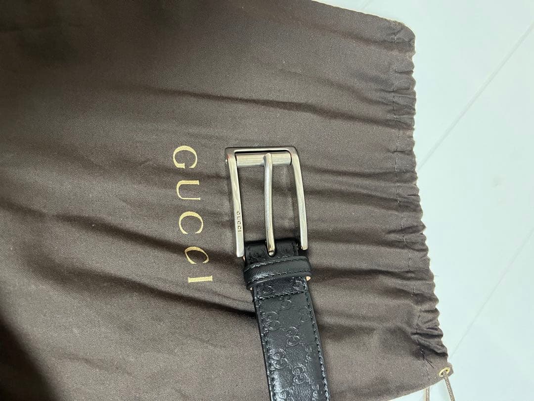 ハ*ー様 GUCCI ブラックレザーベルト 281798 8MJN
