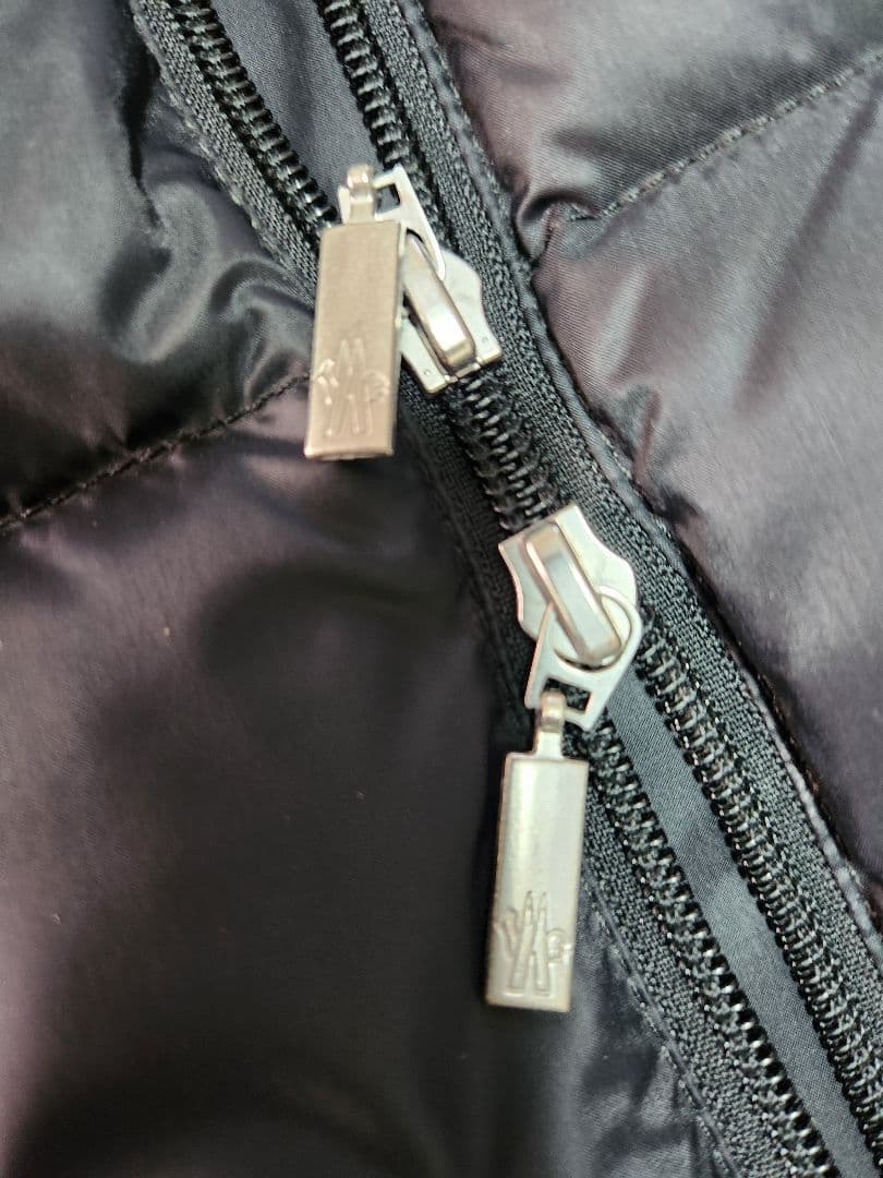 MONCLER(モンクレール) ダウンコート　黒色