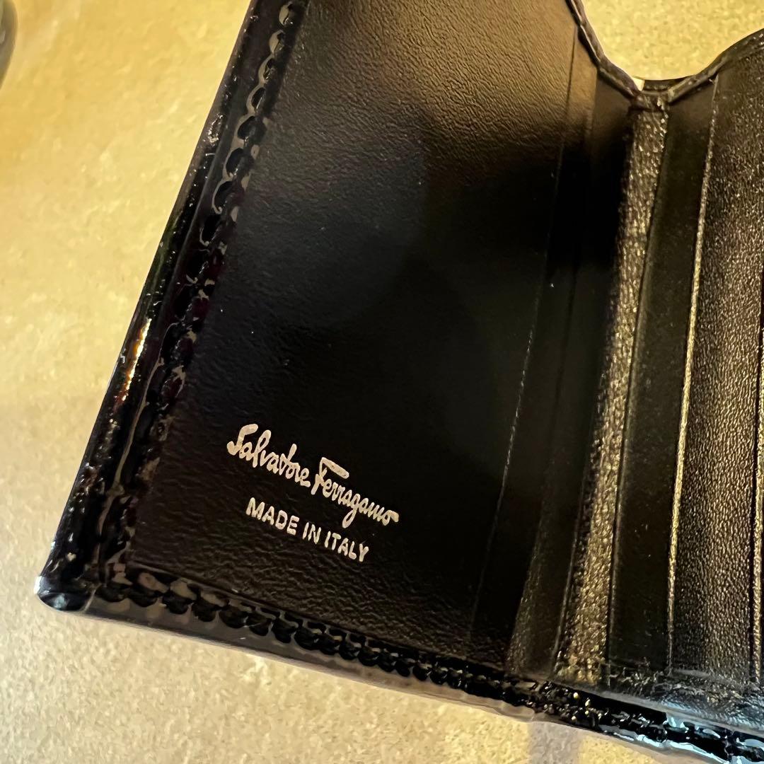 【Rico】フェラガモ エナメルリボン財布　二つ折り財布