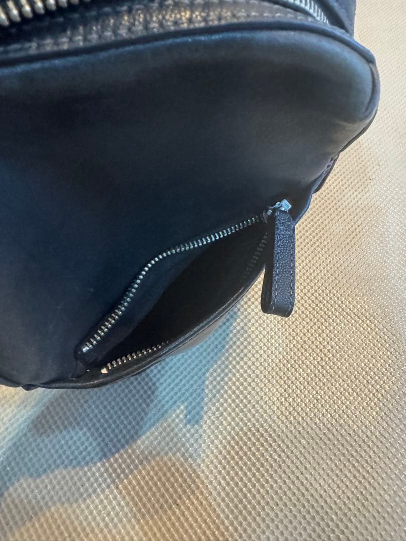 Paul Smithブラックレザー ボディバッグ
