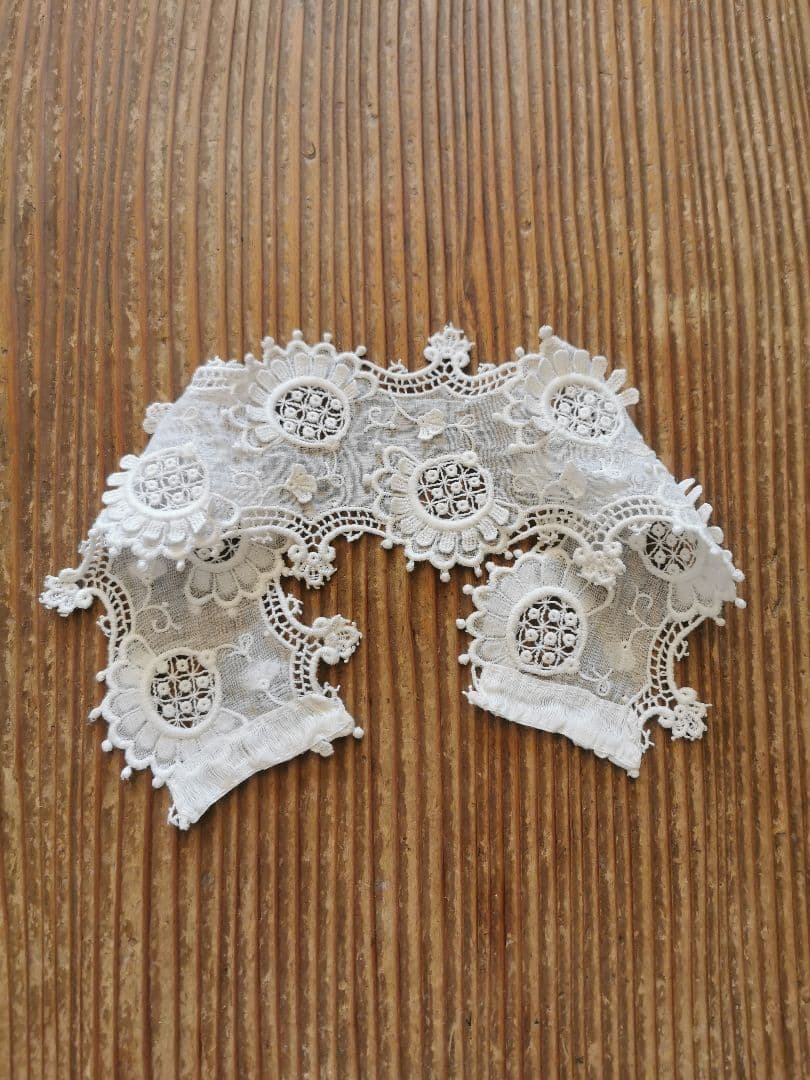 アンティーク ギュピールレース 向日葵刺繍 浮き上る花びら お子様＆人形用付け襟