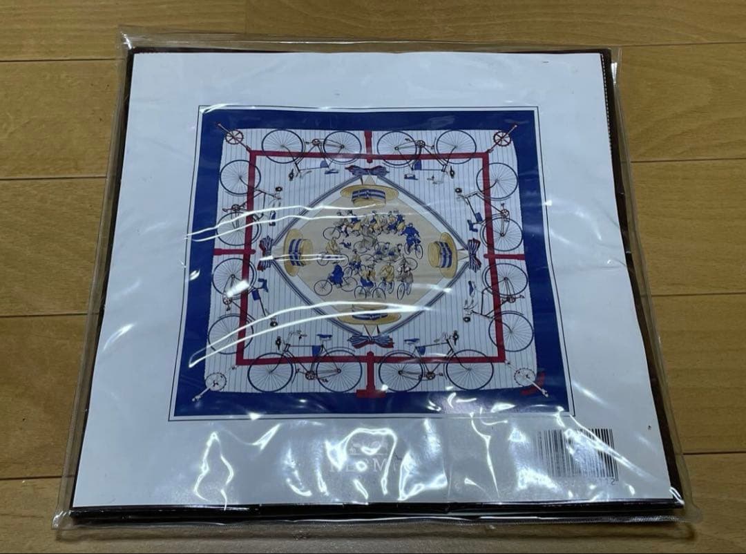 超希少　オールドデザイン　HERMES エルメス　大判スカーフ　シルク 新品
