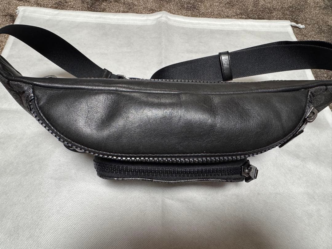 【美品】 COACH ボディバッグ シグネチャー チャコール PVC ロゴ