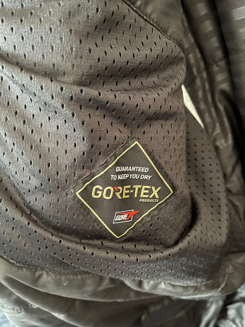 VOLCOM GORE-TEX フード付き中綿ジャケット