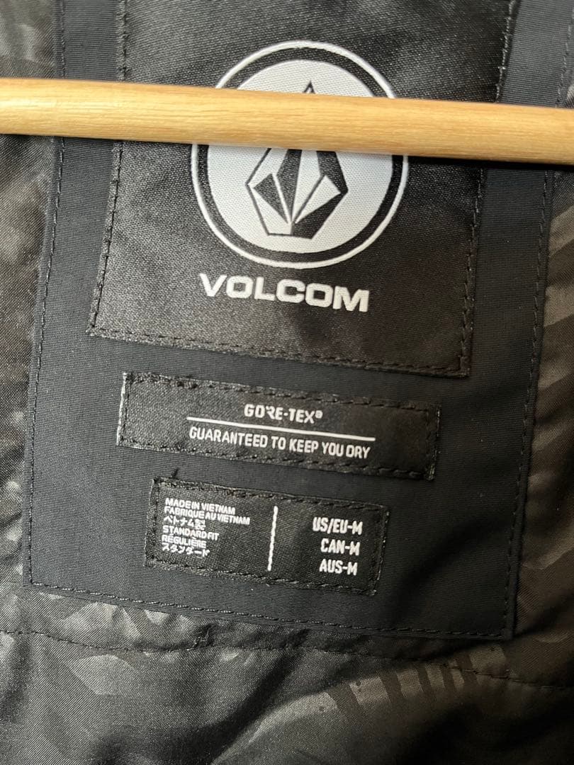 VOLCOM GORE-TEX フード付き中綿ジャケット