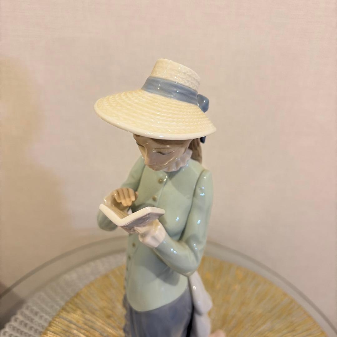 リヤドロ　読書する貴婦人　廃盤