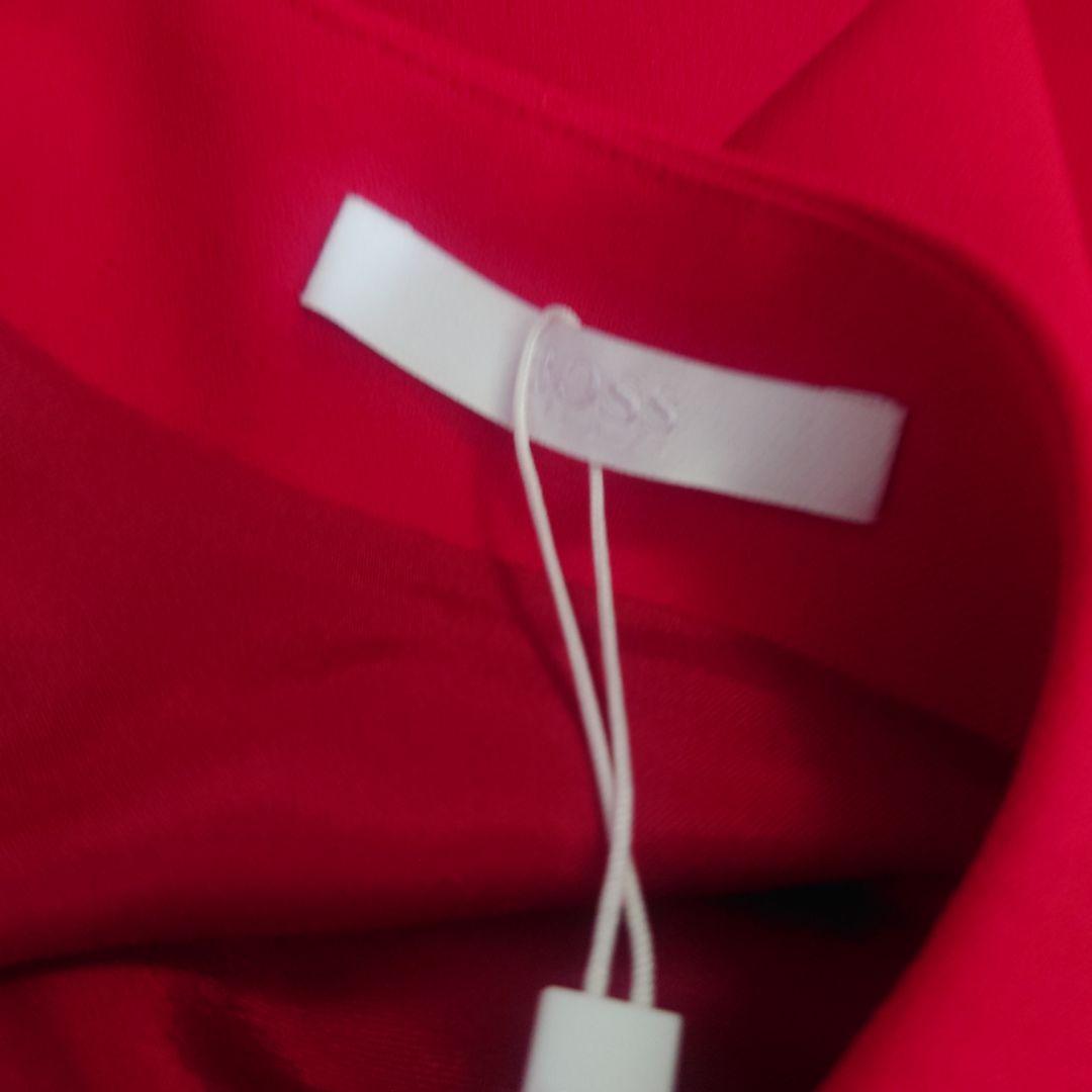 HugoBOSS　赤いひざ下スカート