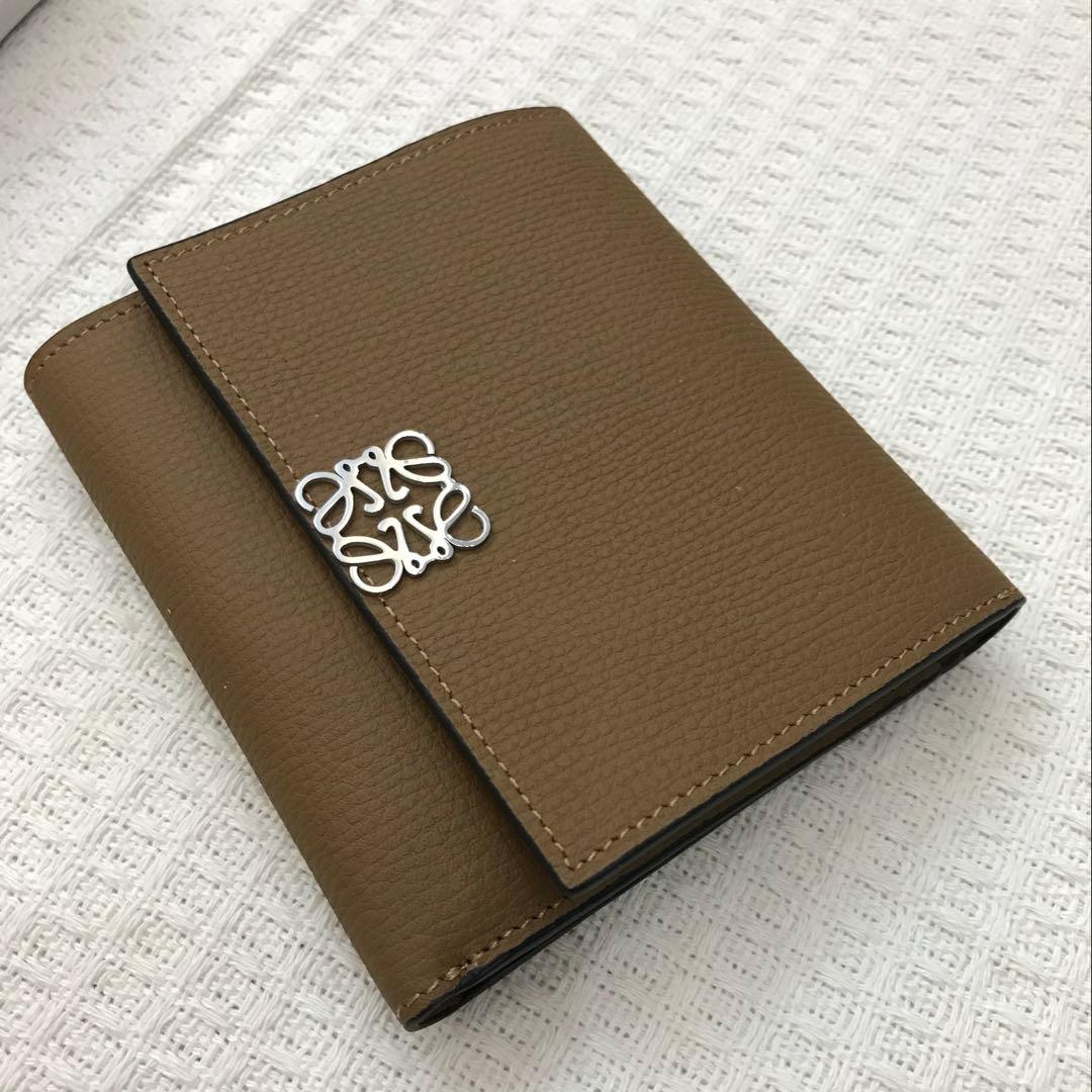 ロエベ　レザー　三つ折り財布
