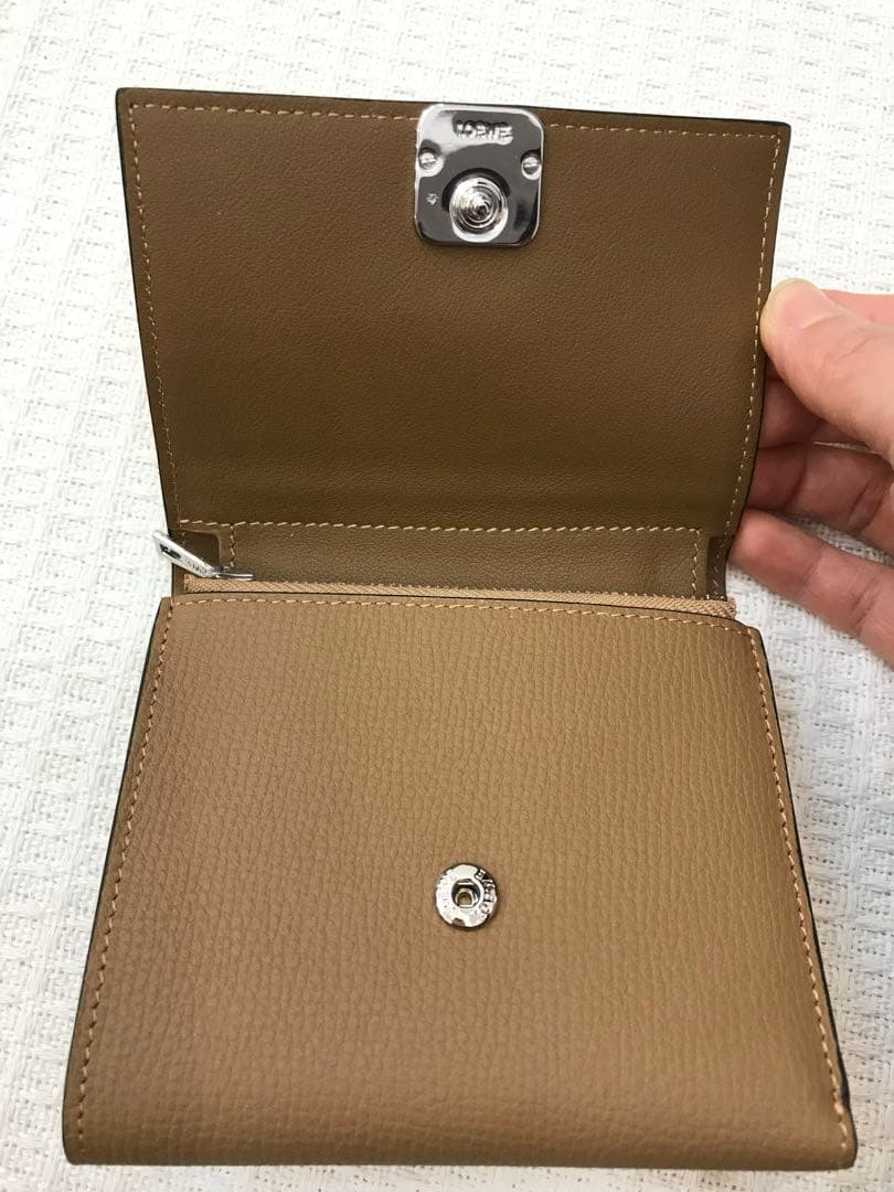 ロエベ　レザー　三つ折り財布
