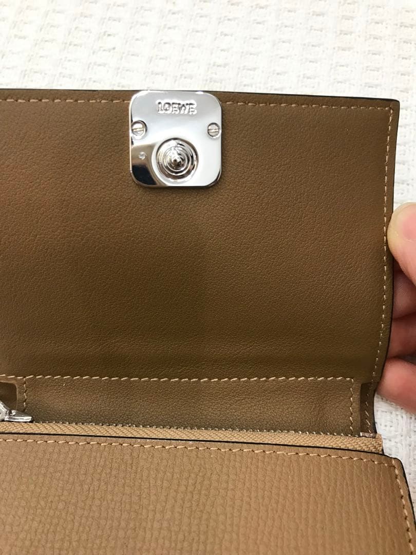 ロエベ　レザー　三つ折り財布