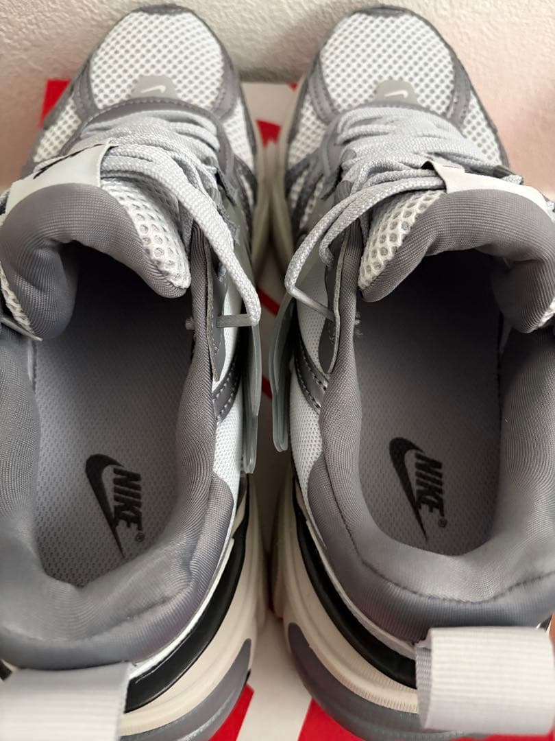 NIKE V2K RUN 24cm ナイキ 人気モデル　シルバー　ホワイト