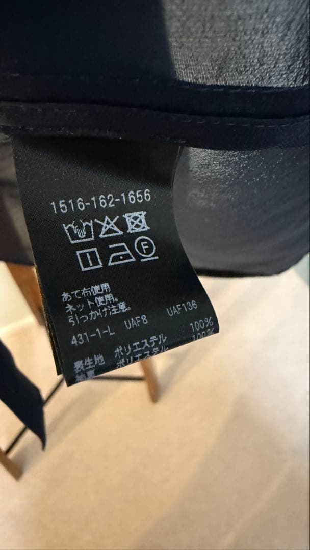 UNITED ARROWS シルキーピンタック バルーンスリーブブラウスNavy