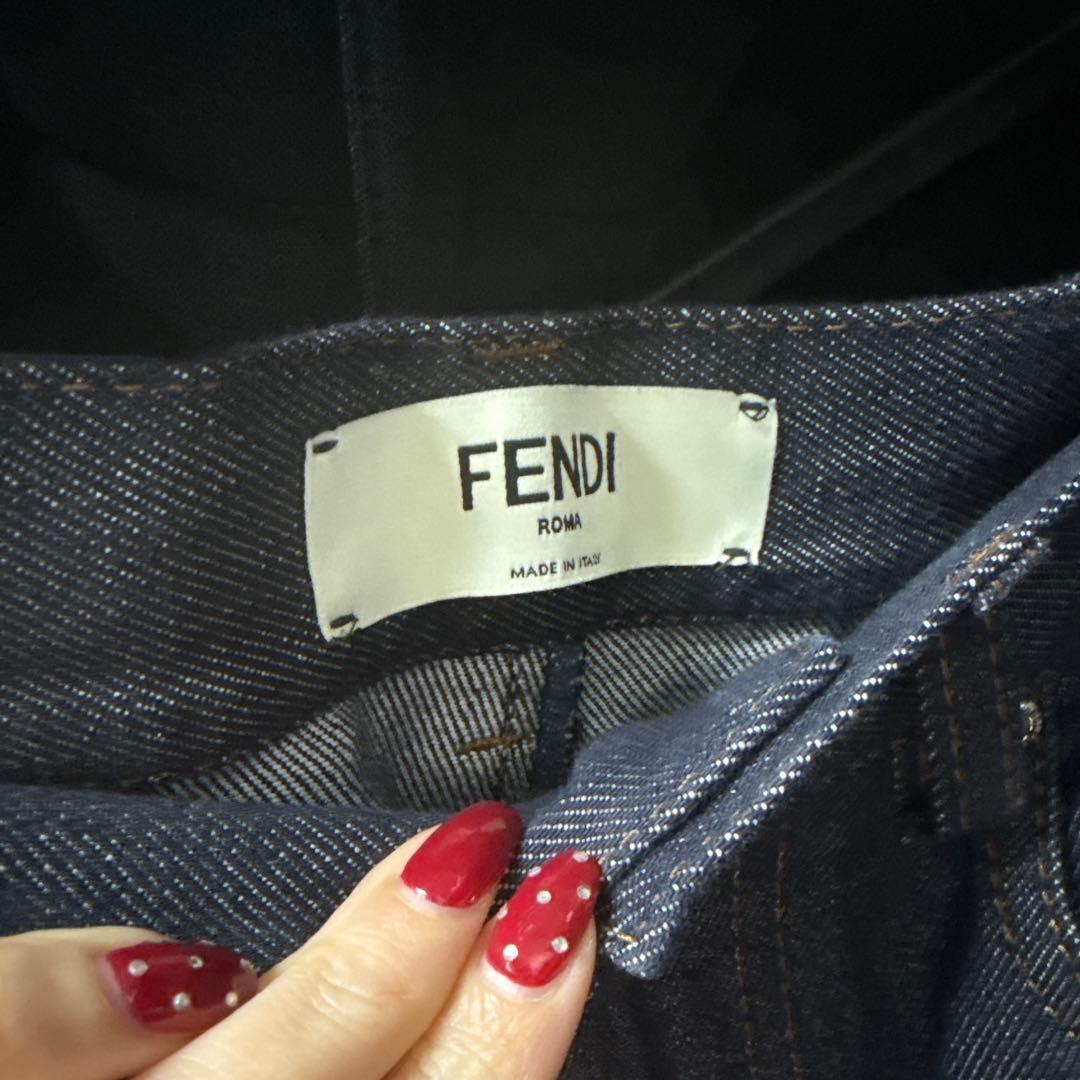 川口春奈　着用　フェンディ デニム　FENDI 2023年