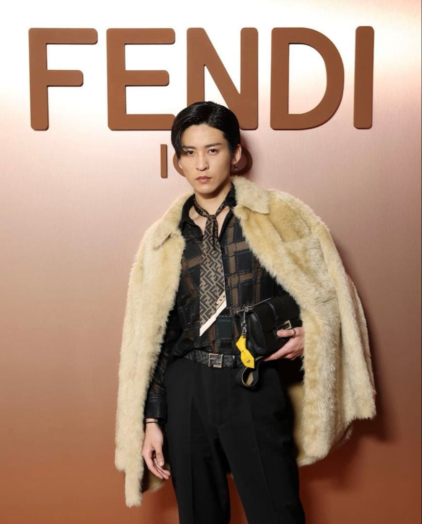〖新品未使用〗年始価格♡FENDI ラッピー 目黒蓮さん着用