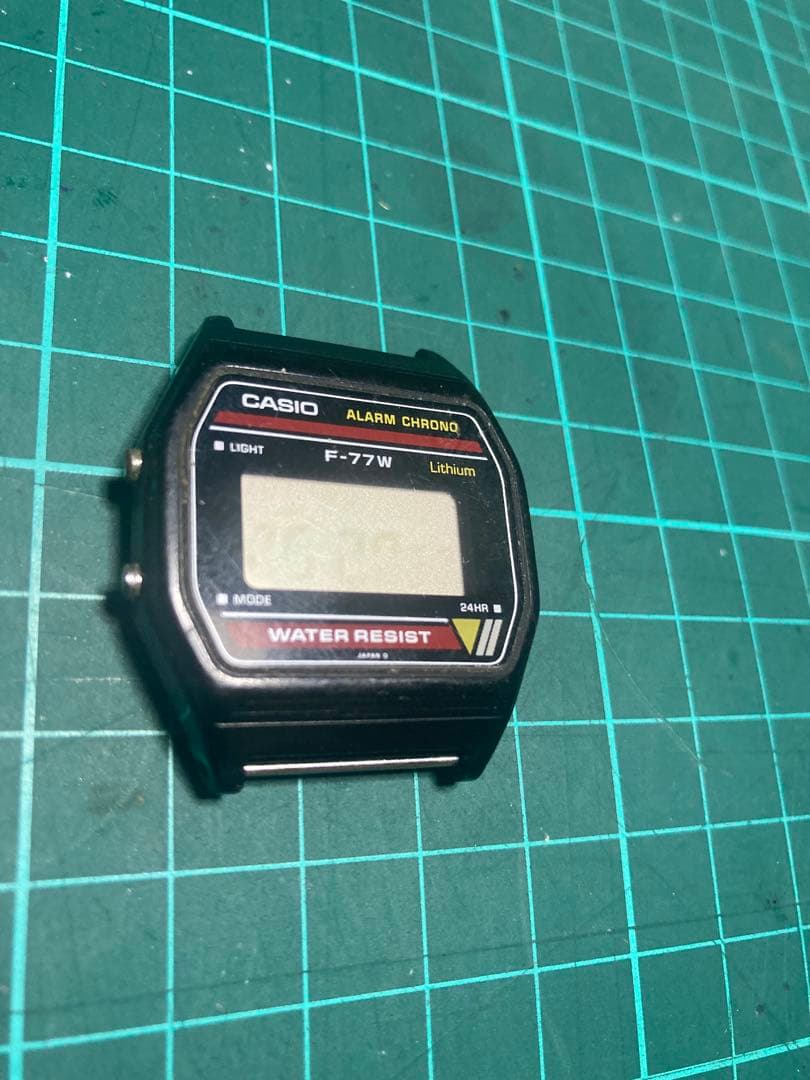 a*w様 CASIO F-77W デジタル腕時計　ビンテージ