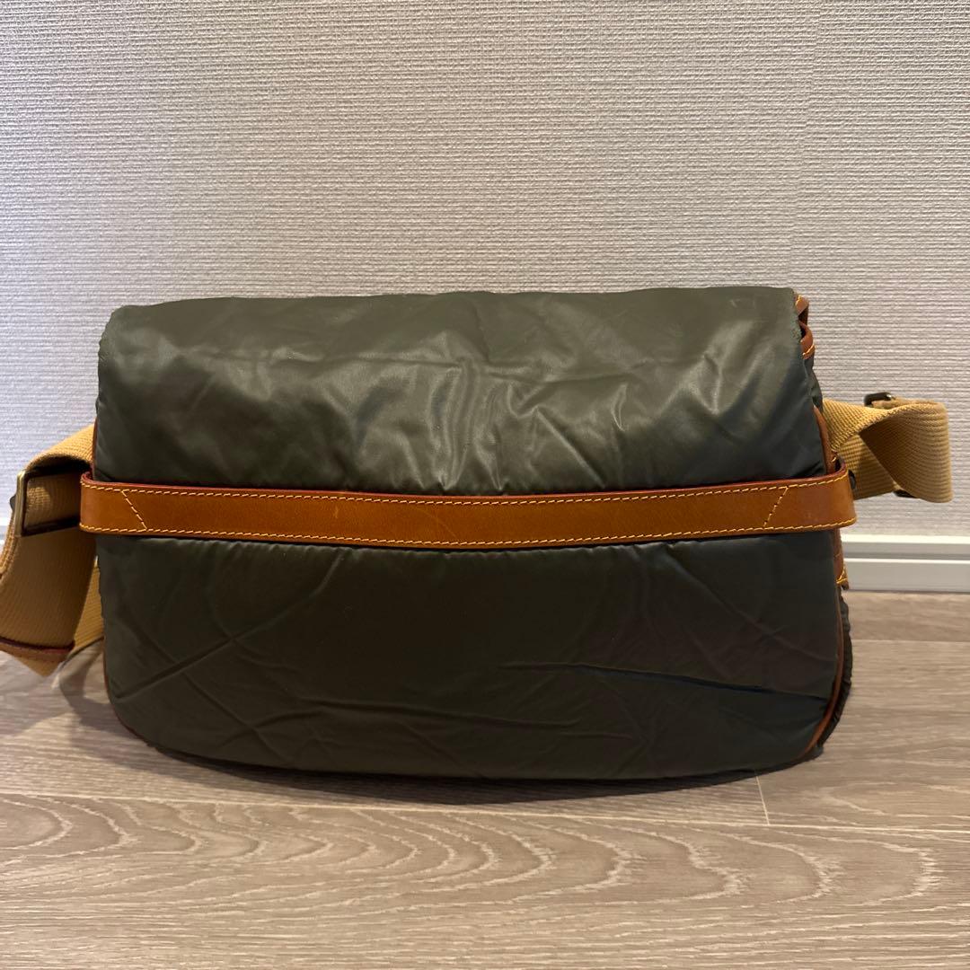 【美品】ハンティングワールド バチューサーパス カーキ系 メッセンジャーバッグ