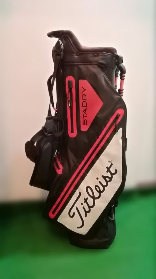 Titleist STADRY キャディバッグ ブラック/ピンク　フードなし