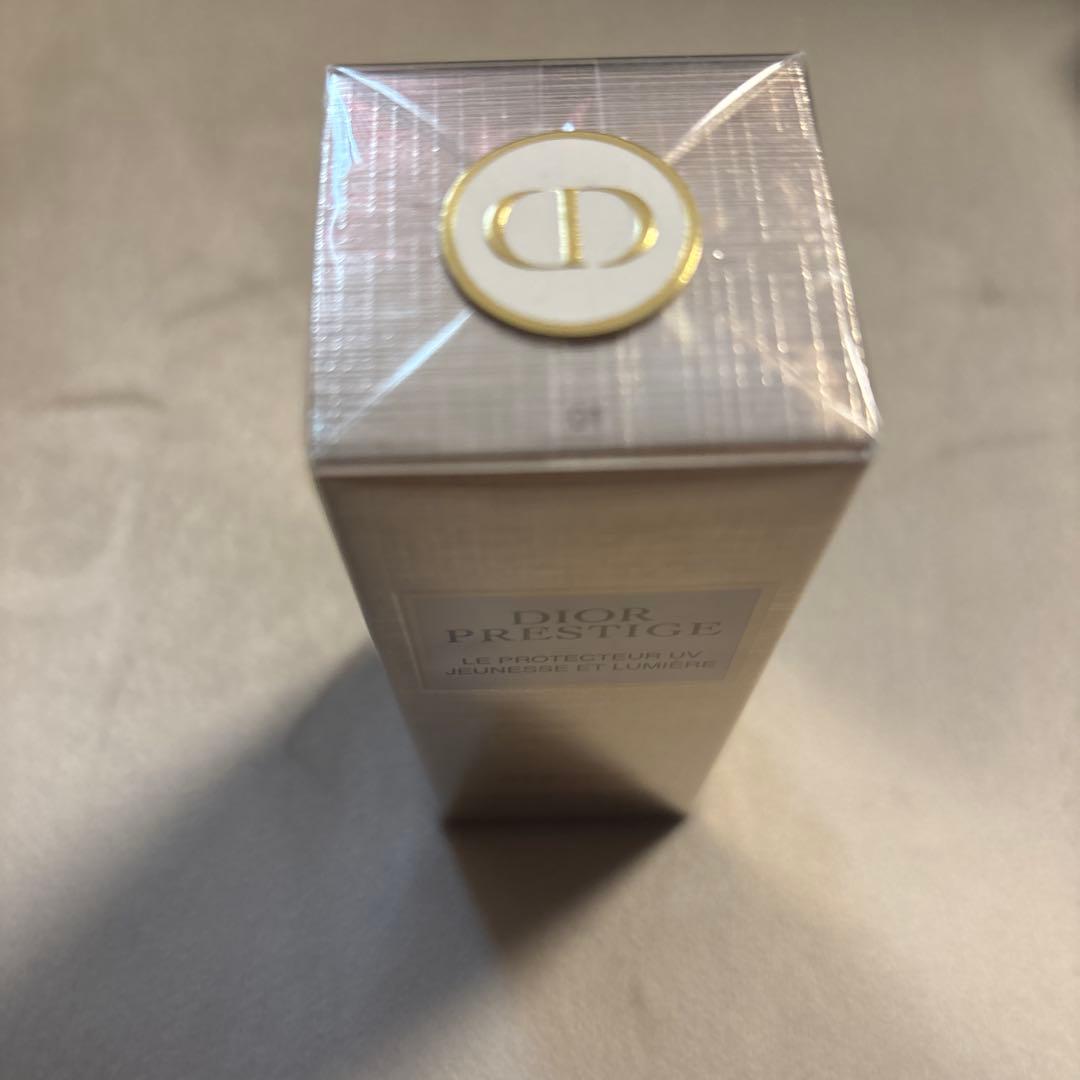 Dior プレステージ ホワイト ル プロテクターUVルミエール BB 01