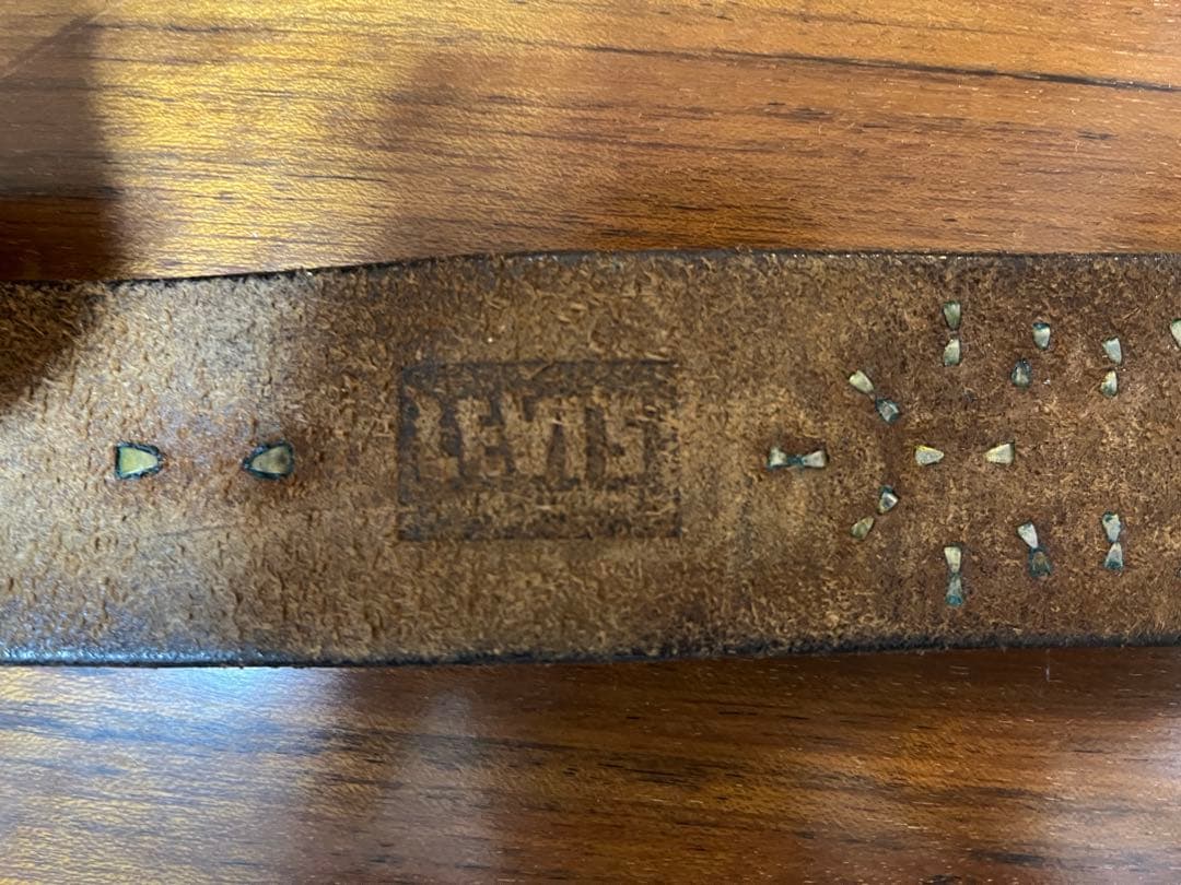 リーバイス(LEVI'S)ブラックレザースタッズベルト　イタリア製
