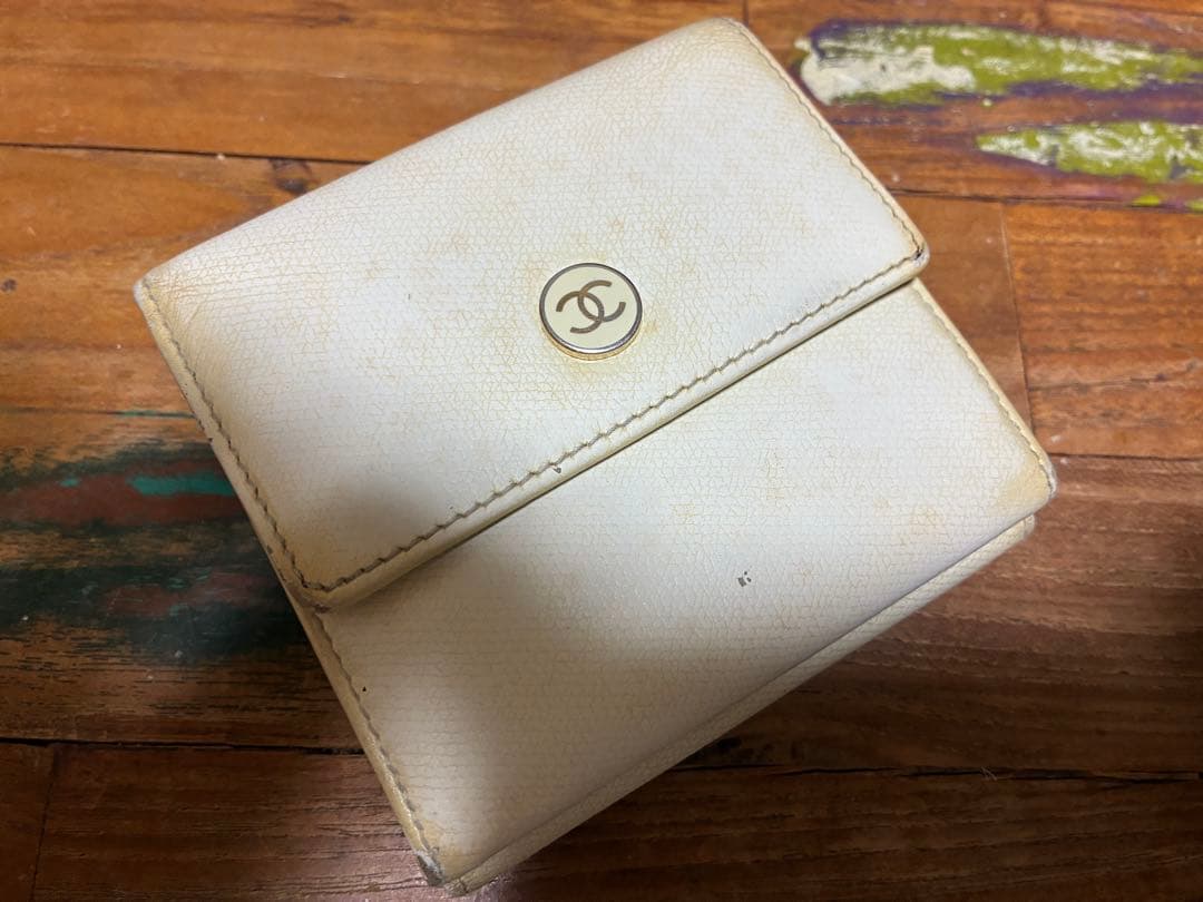 CHANEL シャネル　二つ折り財布 ホワイト