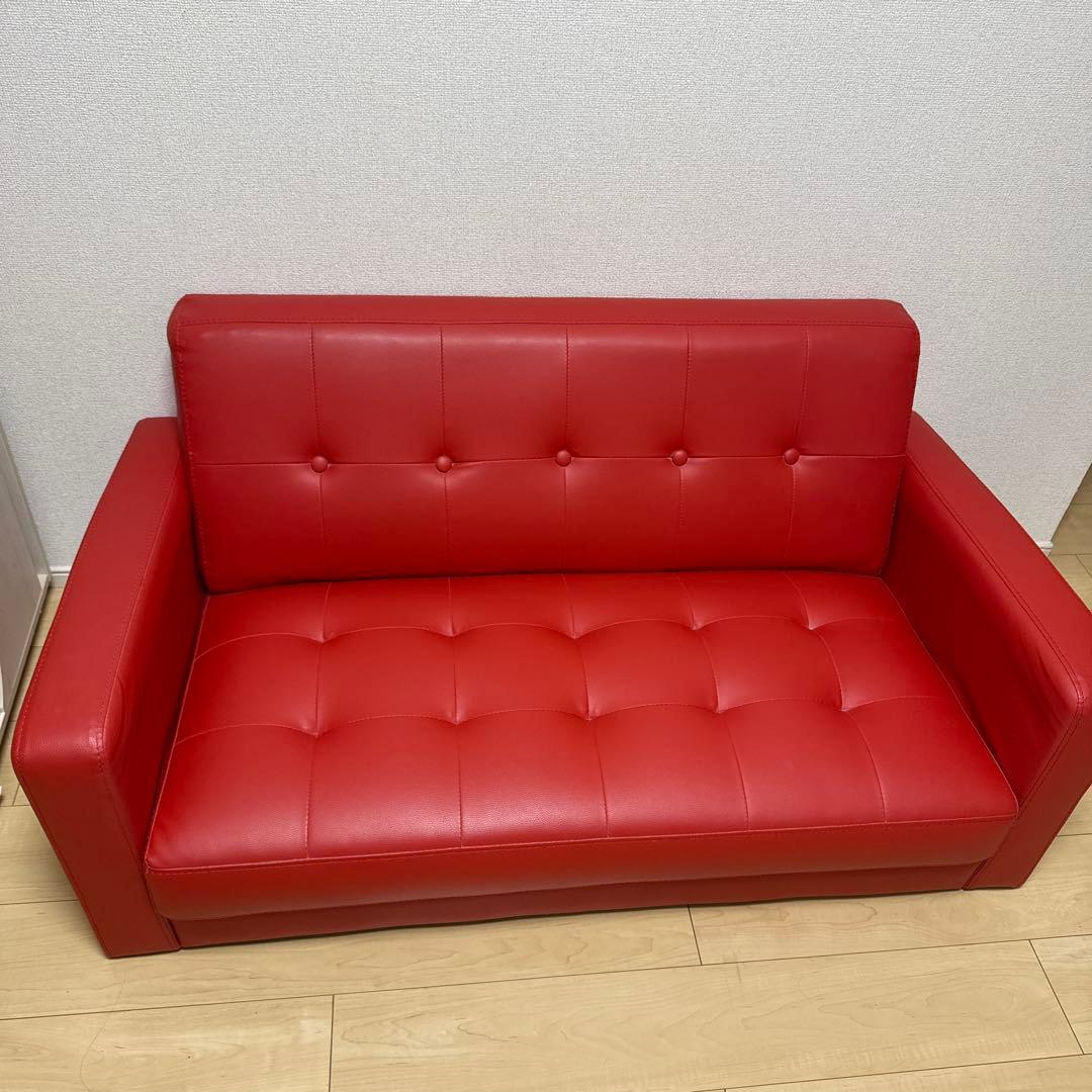 美品赤いボタン付きモダンソファ、カバー付き