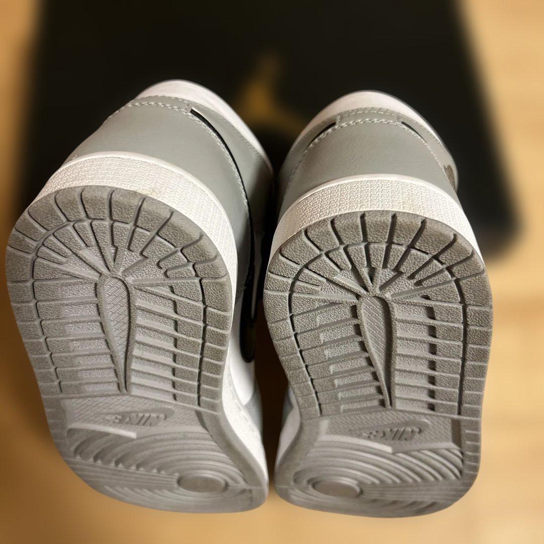 Nike Air Jordan 1 MID ライトスモークグレーホワイトブラック