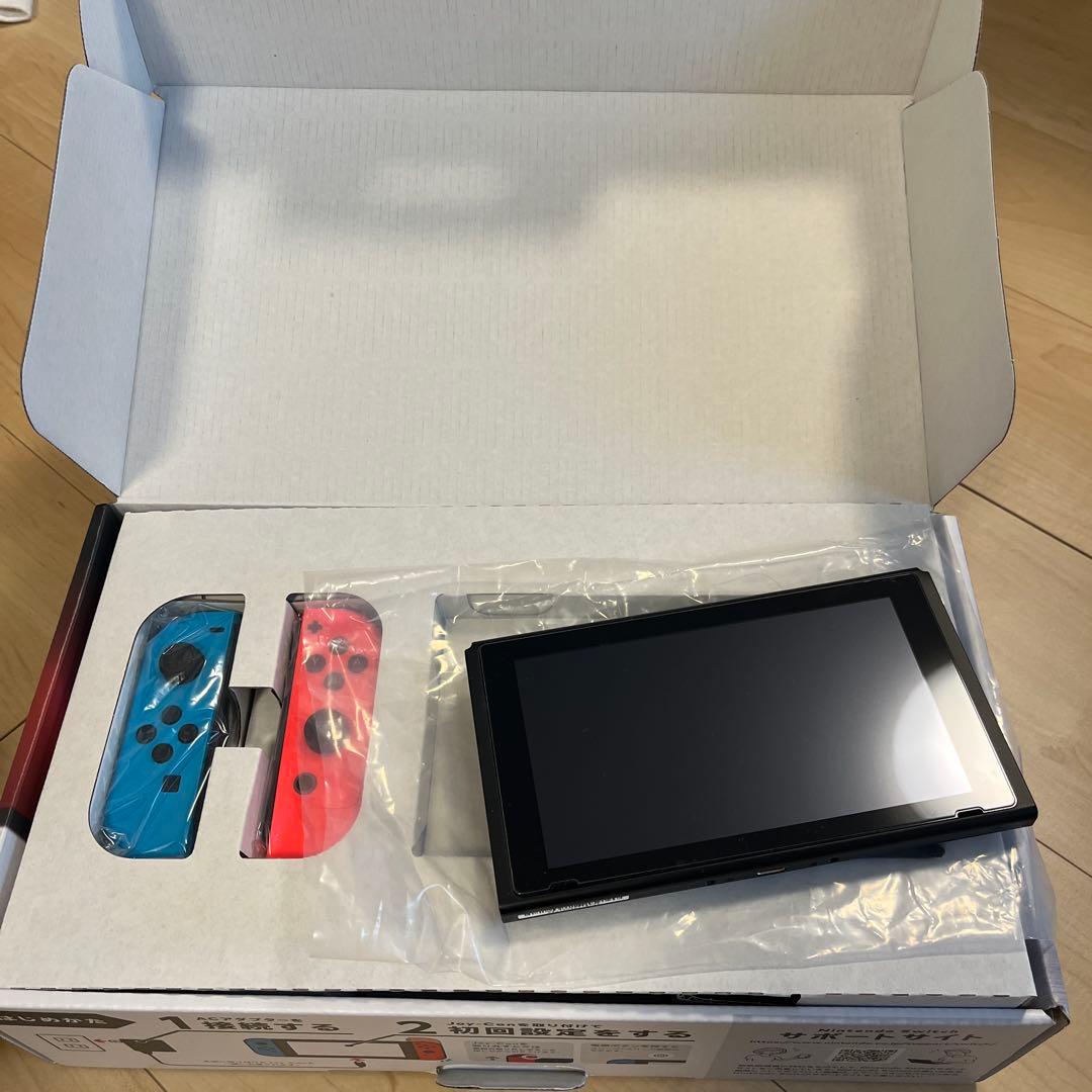 NINTENDO SWITCH プラス　リモコンカバー付き
