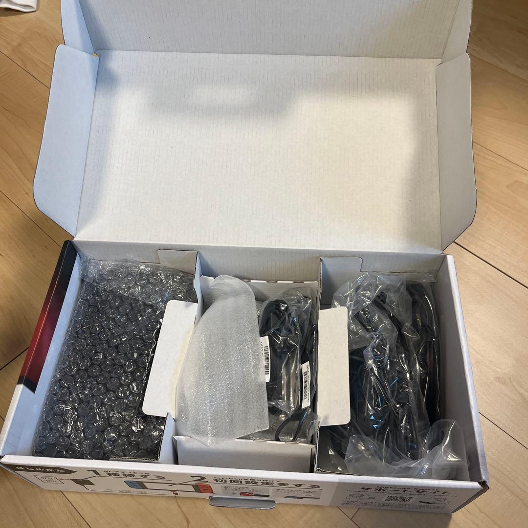 NINTENDO SWITCH プラス　リモコンカバー付き