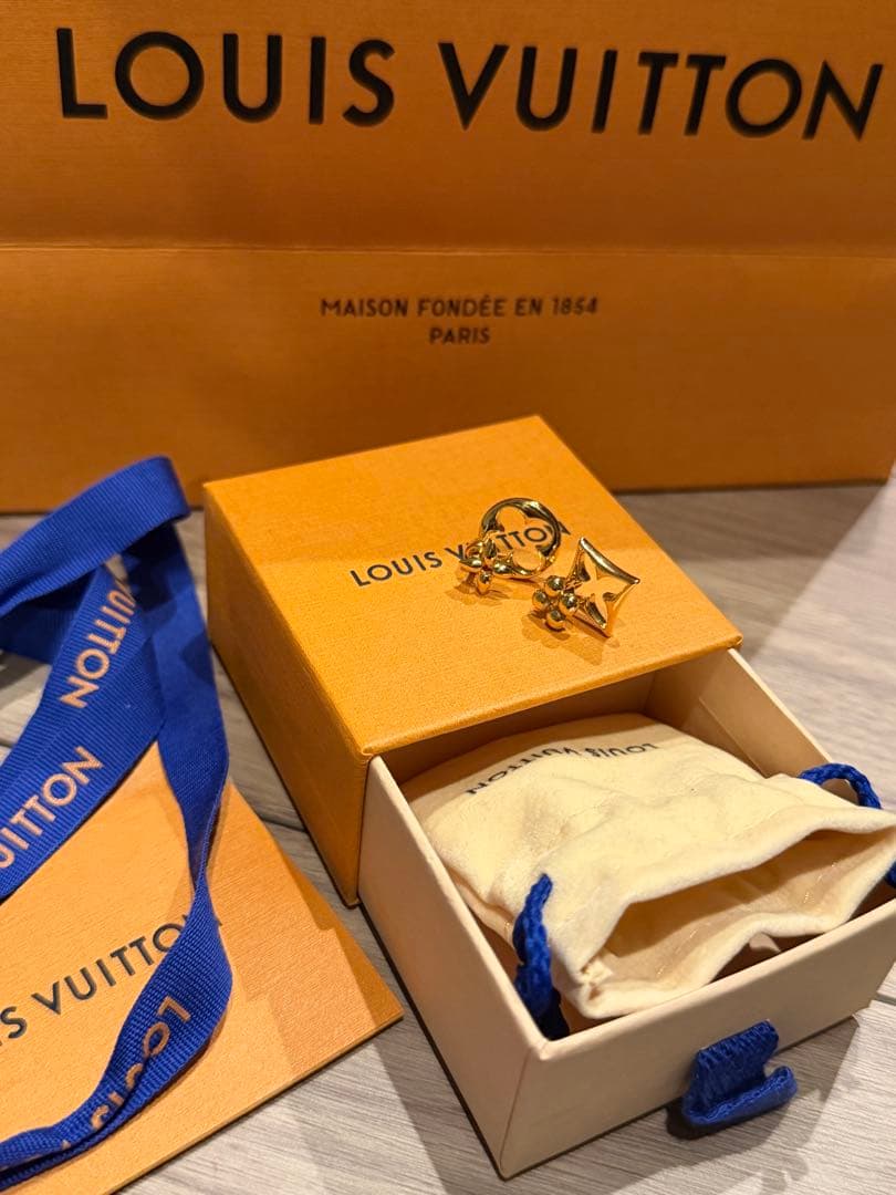 Louis Vuitton ピアス フラワーグラム