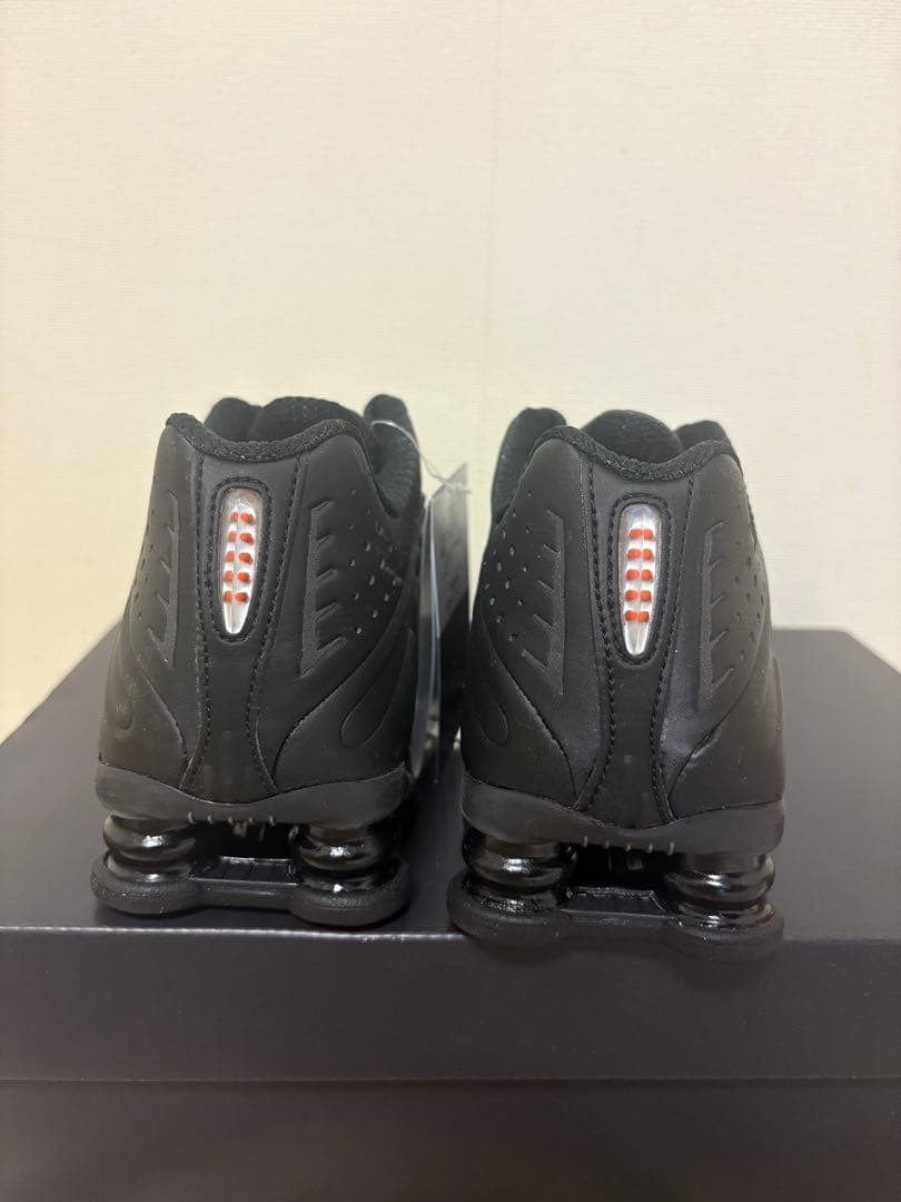 靴 Nike Shox r4 women's black