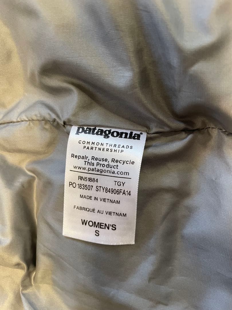patagonia フード付きダウンジャケット アイボリー