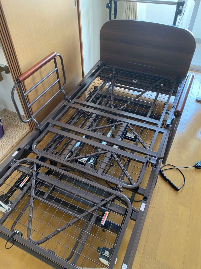 【引き取り限定】電動ベッド 3モーターリモコン式　マットレス付き