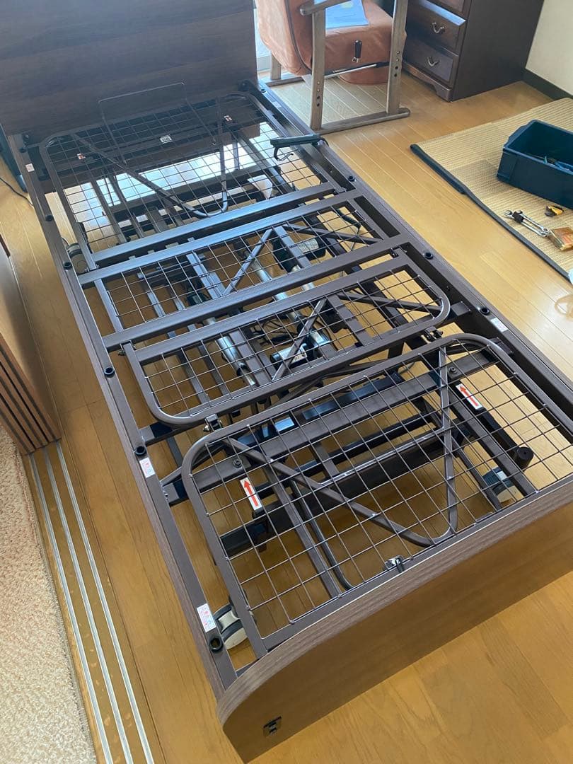 【引き取り限定】電動ベッド 3モーターリモコン式　マットレス付き