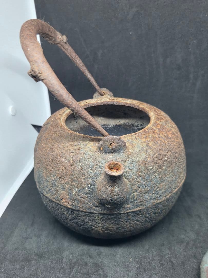 1*0様 龍文堂造 鉄瓶 鉄製 丸型鉄瓶 南部鉄器 急須　工芸品 金属工芸 囲炉