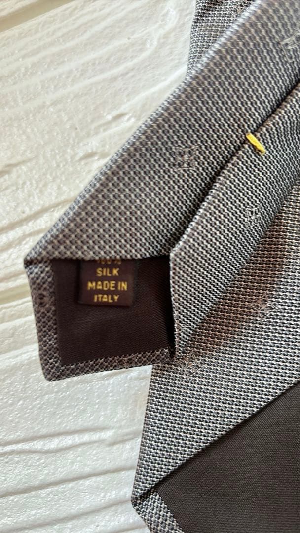 パ*ラ様 LOUIS VUITTON グレー ネクタイ　新品